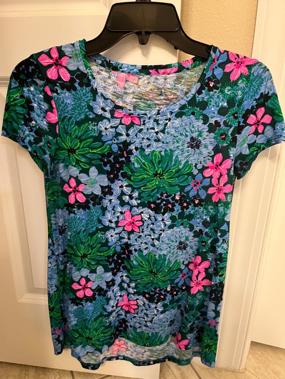 NWOT Lilly Pulitzer Floral Scoop Neck Women's Top - Vibrant Blue, Green & Pink